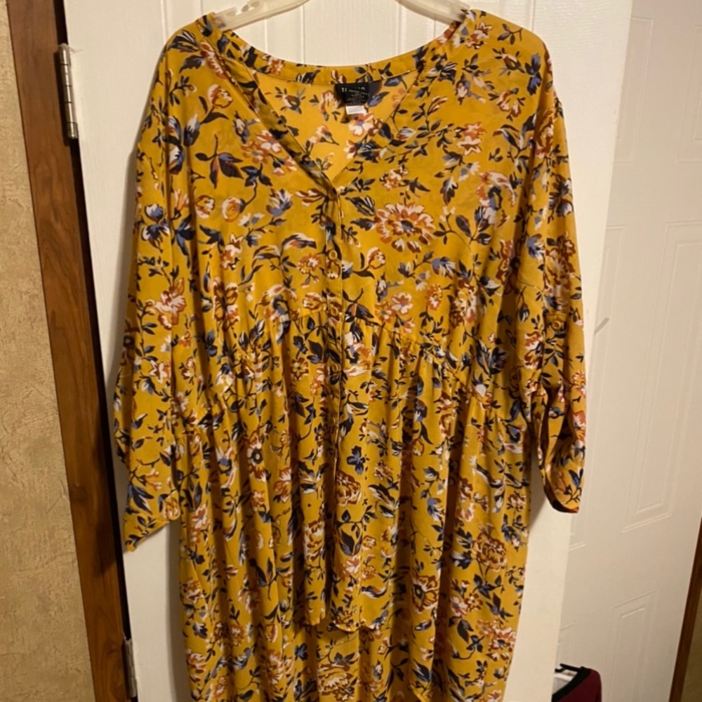 Torrid size 3 high low floral blouse